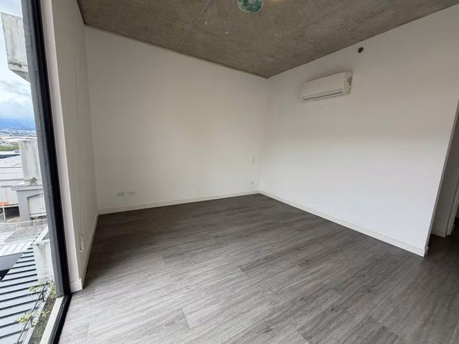 Apartamento contemporáneo con línea blanca en Escazú Village  - Imagen 3