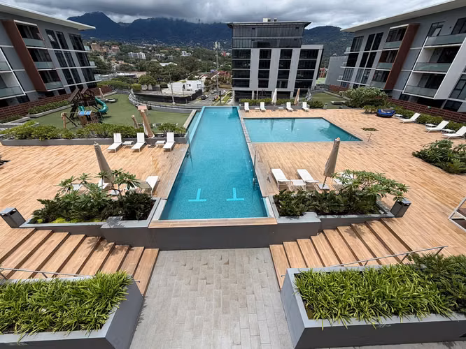 Apartamento contemporáneo con línea blanca en Escazú Village  - Imagen 25