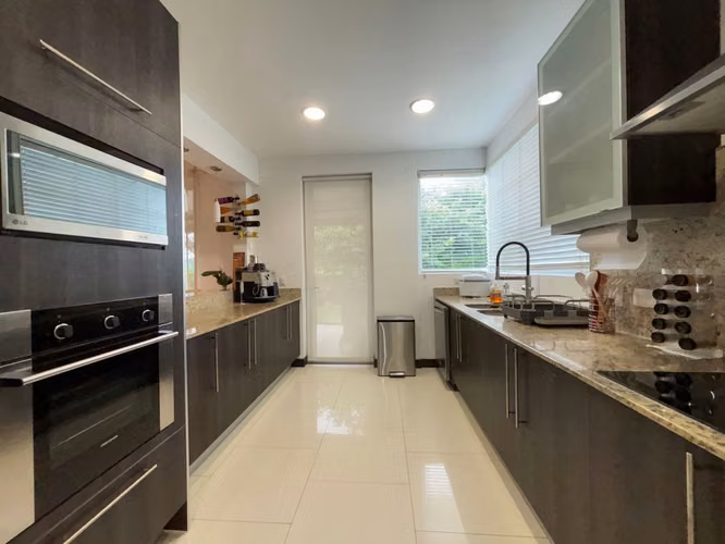 VENTA DE APARTAMENTO EN PRIMER PISO - CONDOMINIO - SANTA ANA
