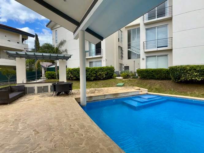 VENTA DE APARTAMENTO EN PRIMER PISO - CONDOMINIO - SANTA ANA