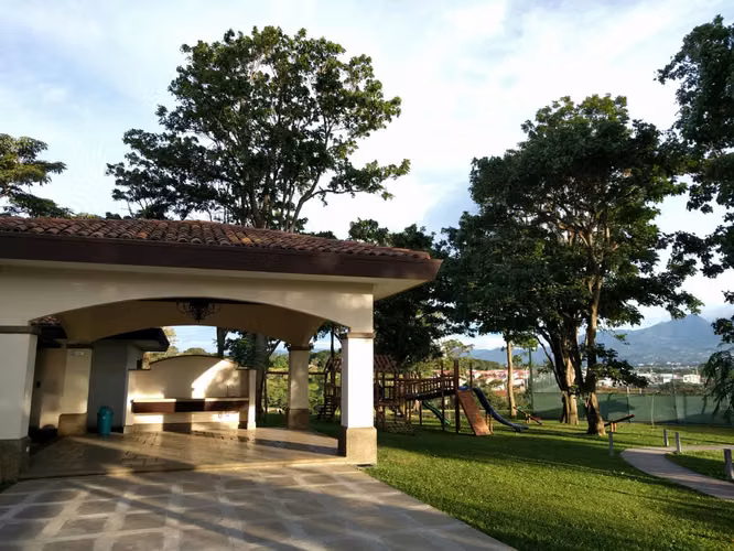 ESPECTACULAR.. Casa moderna en Condominio a estrenar