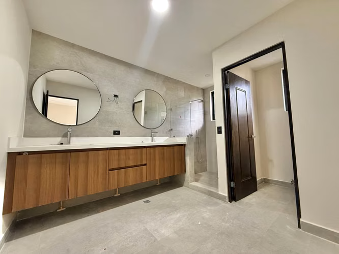 ALQUILER Y VENTA  DE CASA NUEVA EN SANTA ANA* - Imagen 10