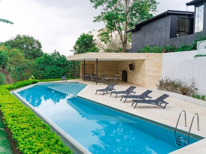 VENTA DE MODERNA CASA EN CONDOMINIO - ESCAZU - Imagen 20