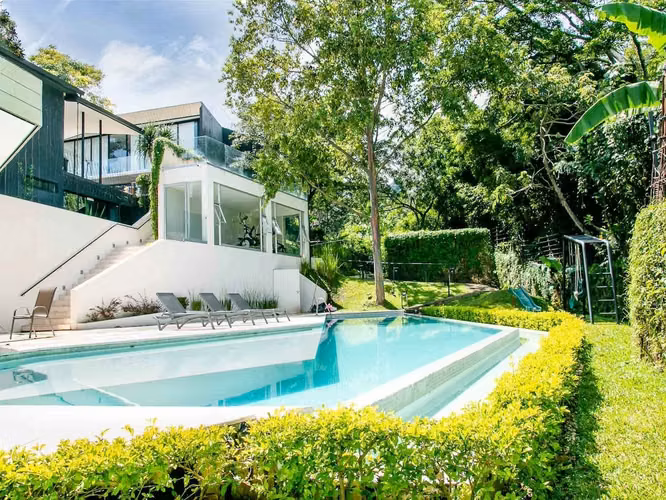 VENTA DE MODERNA CASA EN CONDOMINIO - ESCAZU - Imagen 3