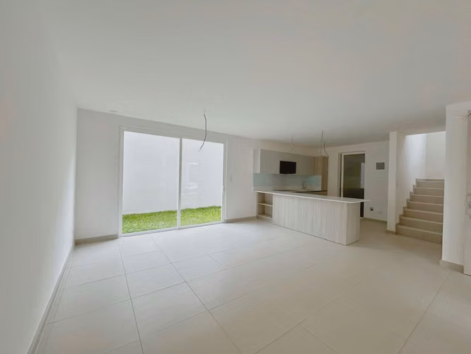 ALQUILER DE CASA NUEVA EN CONDOMINIO NASARA, RÍO ORO, SANTA ANA - Imagen 9