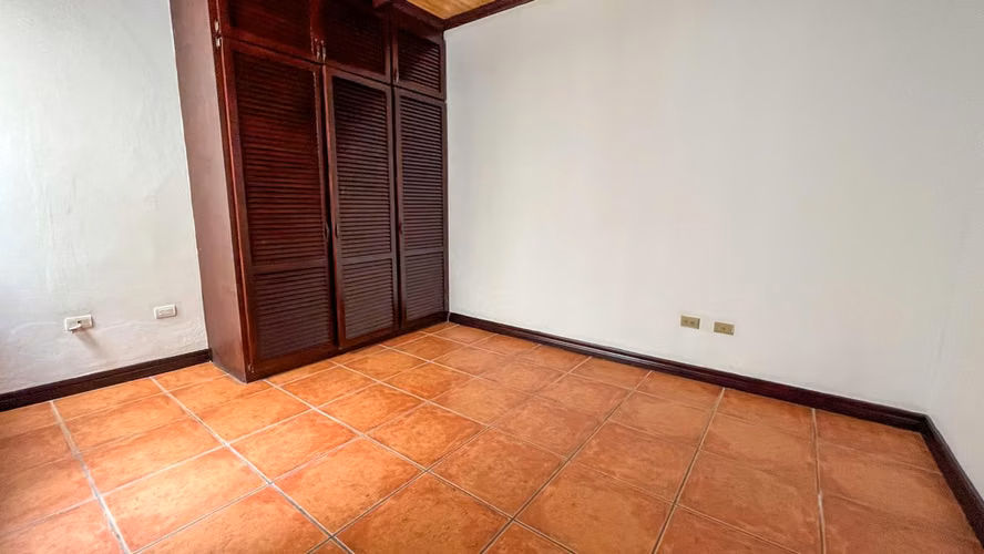 Se vende. Escazú: 2 townhouses en zona exclusiva a precio de oportunidad - Imagen 10