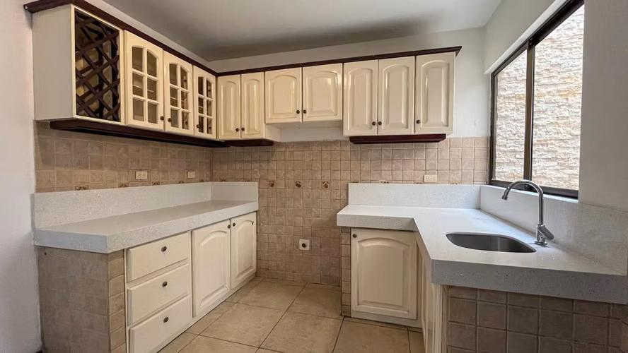 Se vende. Escazú: 2 townhouses en zona exclusiva a precio de oportunidad - Imagen 9
