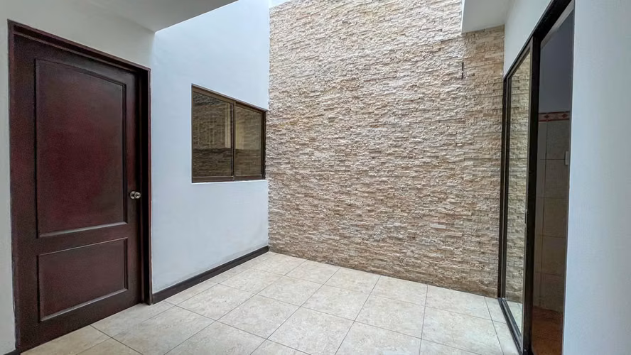 Se vende. Escazú: 2 townhouses en zona exclusiva a precio de oportunidad - Imagen 5