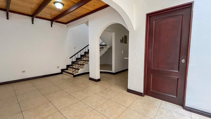 Se vende. Escazú: 2 townhouses en zona exclusiva a precio de oportunidad - Imagen 7