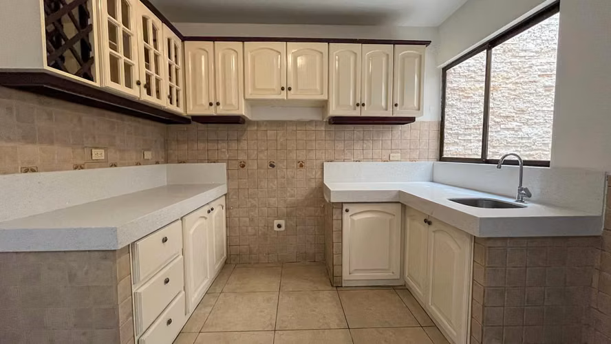 Se vende. Escazú: 2 townhouses en zona exclusiva a precio de oportunidad - Imagen 6
