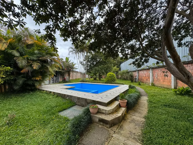 Propiedad 1397m2 Ideal para desarrollo comercial o habitacional Uso de suelo Mixto Granadilla