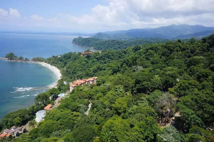 Terreno de Primera para Desarrollo en Comunidad Cerrada, Playa Agujas