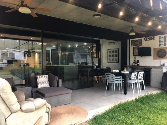 Venta Casa en Santa Ana Condominio Exclusivo  | Seguridad 24/7 con Jardín y Amenidades - Imagen 9