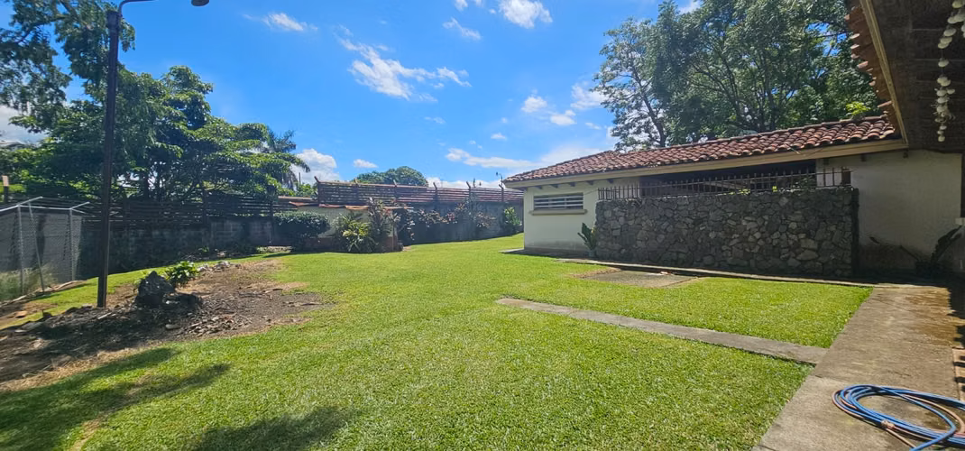 Venta de exlusivo lote para desarrollo comercial/residencial Santa Ana, Pozos