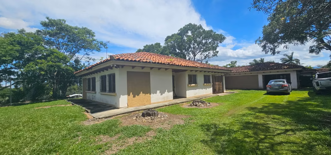 Venta de exlusivo lote para desarrollo comercial/residencial Santa Ana, Pozos