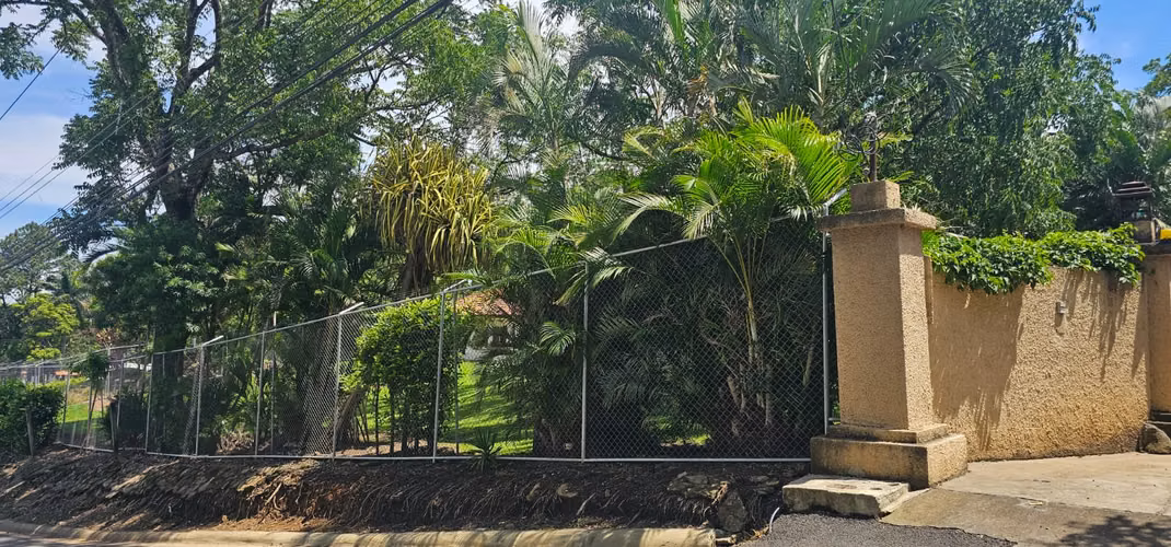 Venta de exlusivo lote para desarrollo comercial/residencial Santa Ana, Pozos
