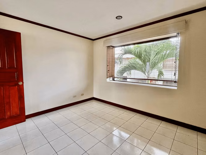 ALQUILER DE CASA EN CONDOMINIO - URUCA - HOSPITAL DEL TRAUMA - Imagen 4