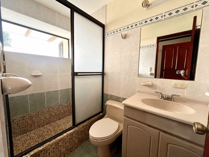 ALQUILER DE CASA EN CONDOMINIO - URUCA - HOSPITAL DEL TRAUMA - Imagen 11