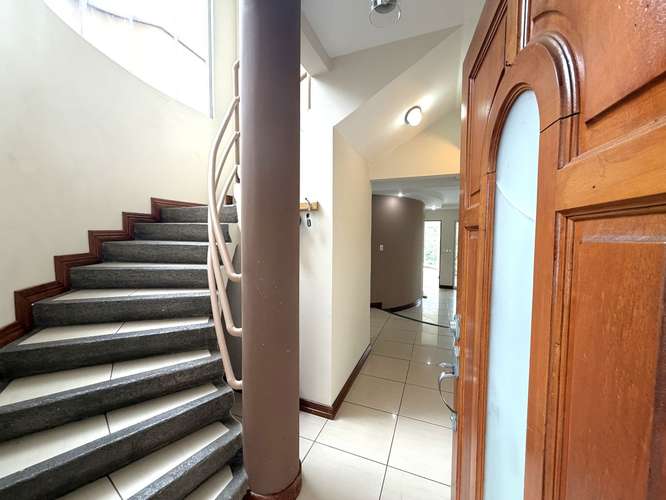 Casa en Venta en Moravia - Coronado con 4 hab. y 2 salas de TV Naturaleza y estilo de vida familiar