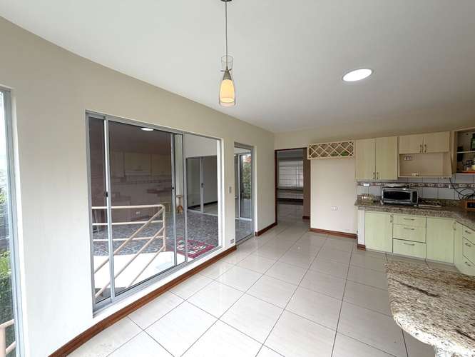 Casa en Venta en Moravia - Coronado con 4 hab. y 2 salas de TV Naturaleza y estilo de vida familiar