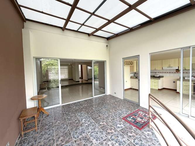 Casa en Venta en Moravia - Coronado con 4 hab. y 2 salas de TV Naturaleza y estilo de vida familiar