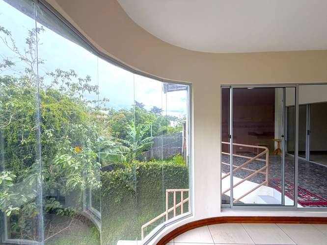 Casa en Venta en Moravia - Coronado con 4 hab. y 2 salas de TV Naturaleza y estilo de vida familiar