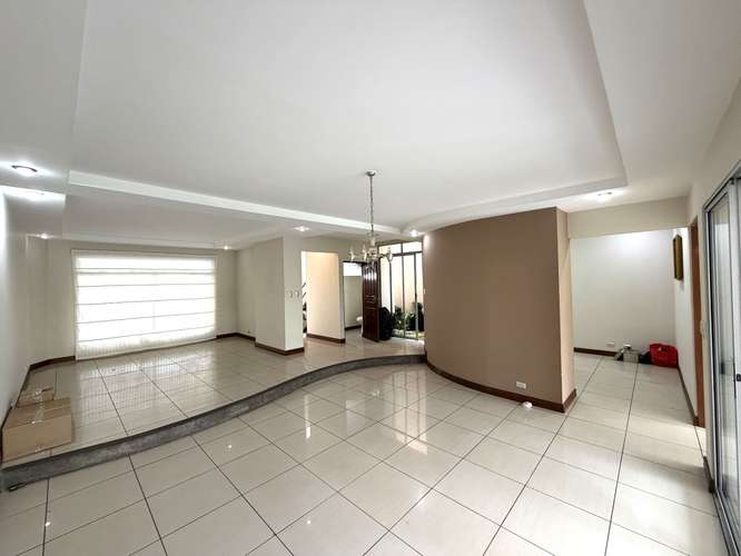 Casa en Venta en Moravia - Coronado con 4 hab. y 2 salas de TV Naturaleza y estilo de vida familiar
