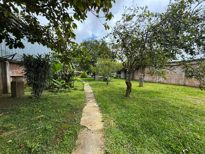 Uso Mixto Granadilla 1397m2 ideal para desarrollo