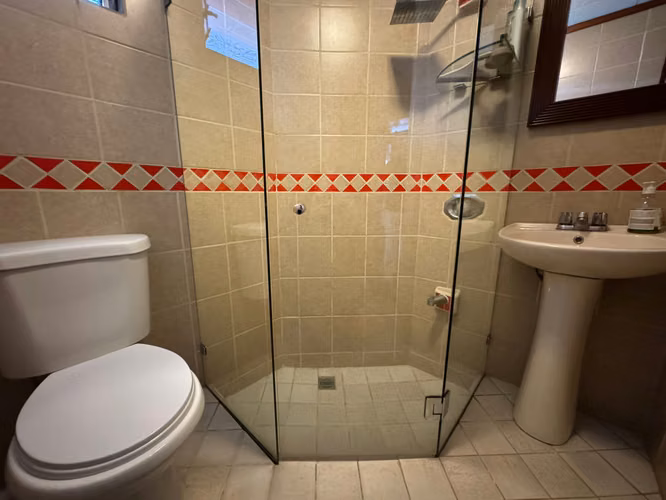 Uso Mixto Granadilla 1397m2 ideal para desarrollo