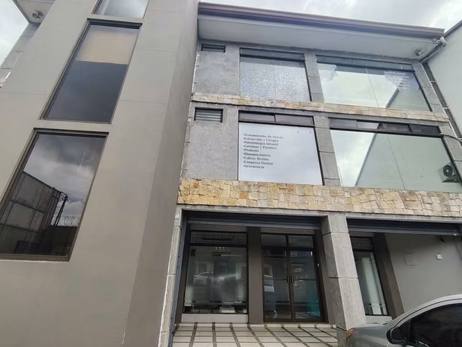 Alquiler Oficinas Excelente Precio y Ubicación - Barrio Luján AP - Imagen 3