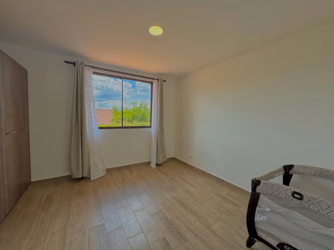 SE VENDE CASA EN PARQUES DEL SOL