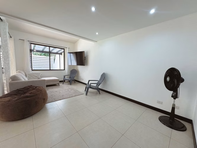 SE VENDE CASA EN PARQUES DEL SOL