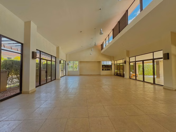 SE VENDE CASA EN PARQUES DEL SOL