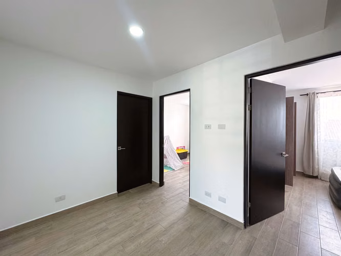 SE VENDE CASA EN PARQUES DEL SOL