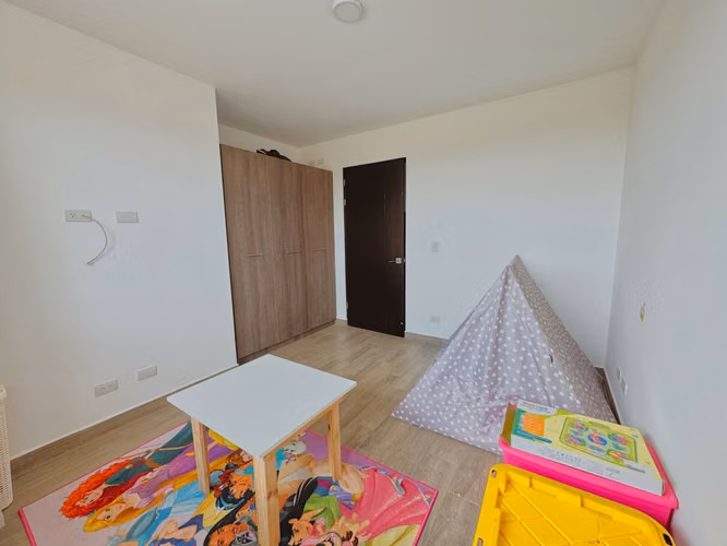 SE VENDE CASA EN PARQUES DEL SOL