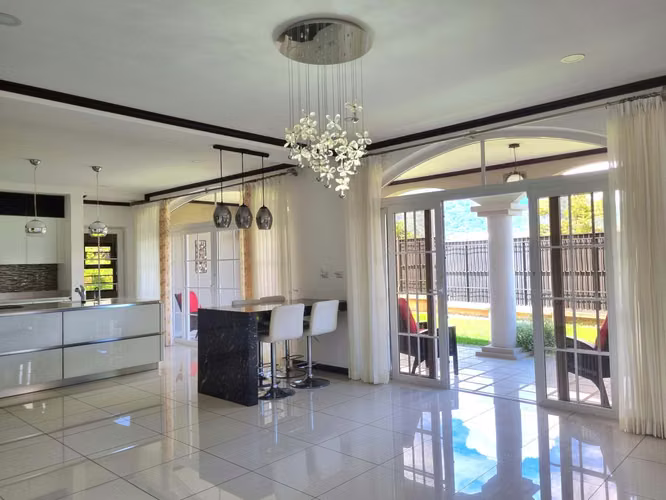 Venta Casa en Colinas de Montealegre, Tres Ríos - Lujo y Confort -