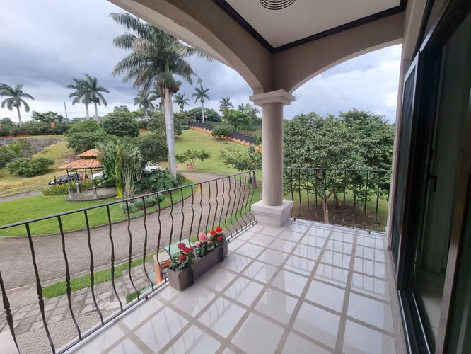 Venta Casa en Colinas de Montealegre, Tres Ríos - Lujo y Confort -