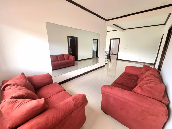 Venta Casa en Colinas de Montealegre, Tres Ríos - Lujo y Confort -
