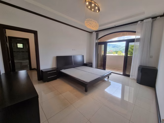 Venta Casa en Colinas de Montealegre, Tres Ríos - Lujo y Confort -