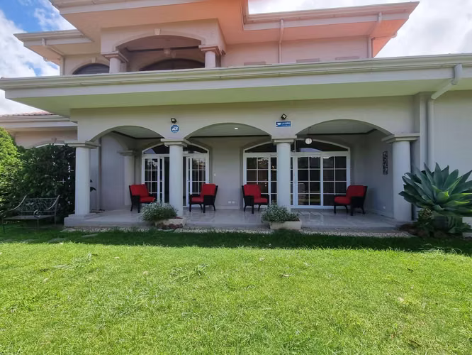 Venta Casa en Colinas de Montealegre, Tres Ríos - Lujo y Confort -