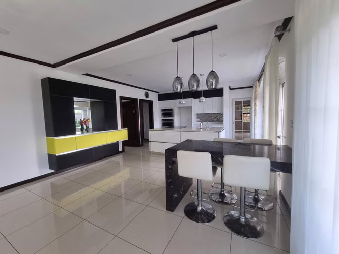 Venta Casa en Colinas de Montealegre, Tres Ríos - Lujo y Confort -