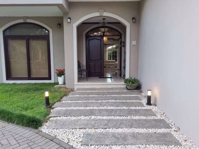 Venta Casa en Colinas de Montealegre, Tres Ríos - Lujo y Confort -