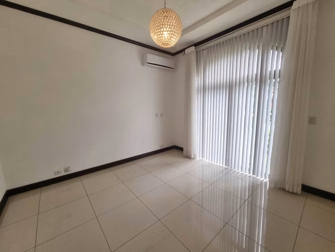 Venta Casa en Colinas de Montealegre, Tres Ríos - Lujo y Confort -