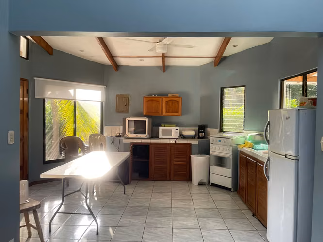 SE VENDE CASA DE PLAYA EN TIVIVES A 100M DE LA PLAYA - PUNTARENAS