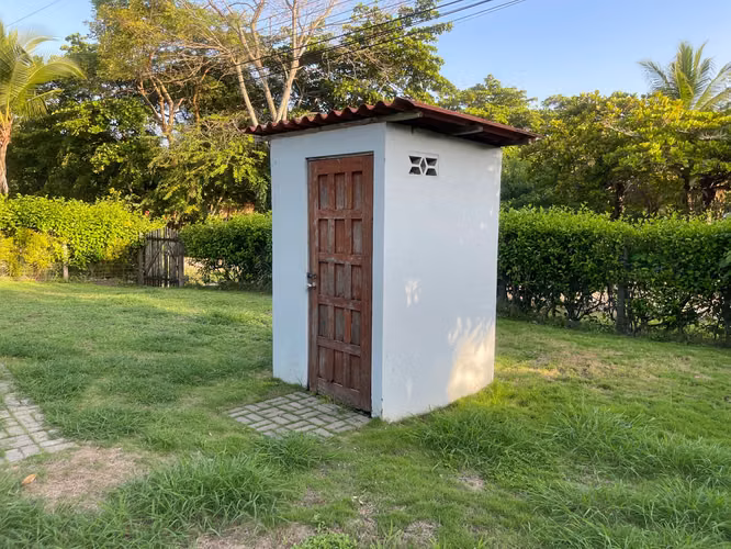 SE VENDE CASA DE PLAYA EN TIVIVES A 100M DE LA PLAYA - PUNTARENAS