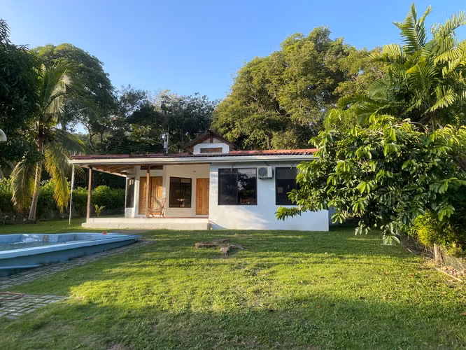 SE VENDE CASA DE PLAYA EN TIVIVES A 100M DE LA PLAYA - PUNTARENAS