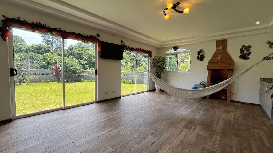 Se vende: Escazú, privacidad y elegancia en una sola planta en Los Laureles