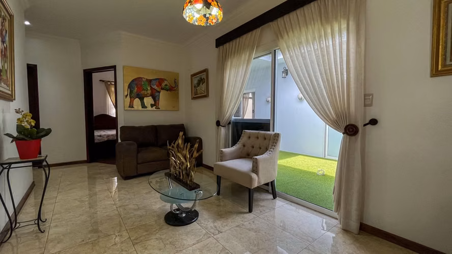 Se vende: Escazú, privacidad y elegancia en una sola planta en Los Laureles