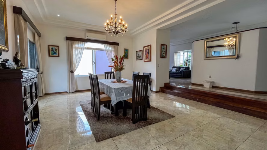 Se vende: Escazú, privacidad y elegancia en una sola planta en Los Laureles