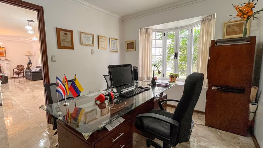 Se vende: Escazú, privacidad y elegancia en una sola planta en Los Laureles